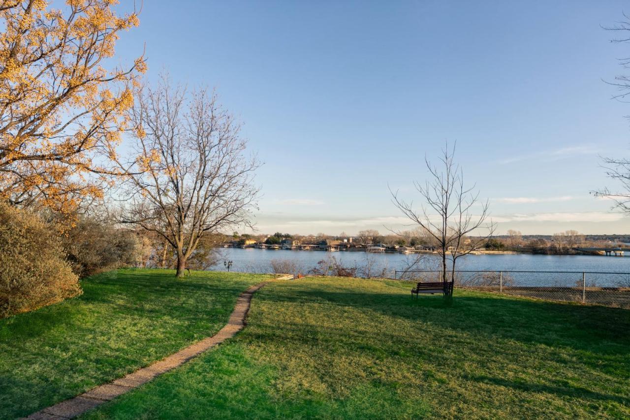 Blue Heron Bed And Breakfast On Lake Granbury Eksteriør bilde